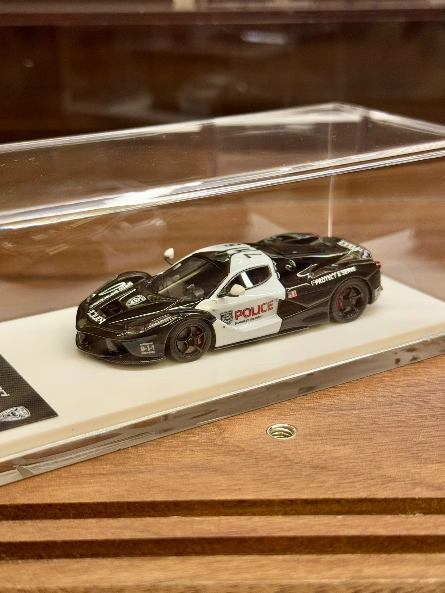 

DMH 1:64 Rafa Police Car series Limited edition resin miniature car decorative gift ornaments for children