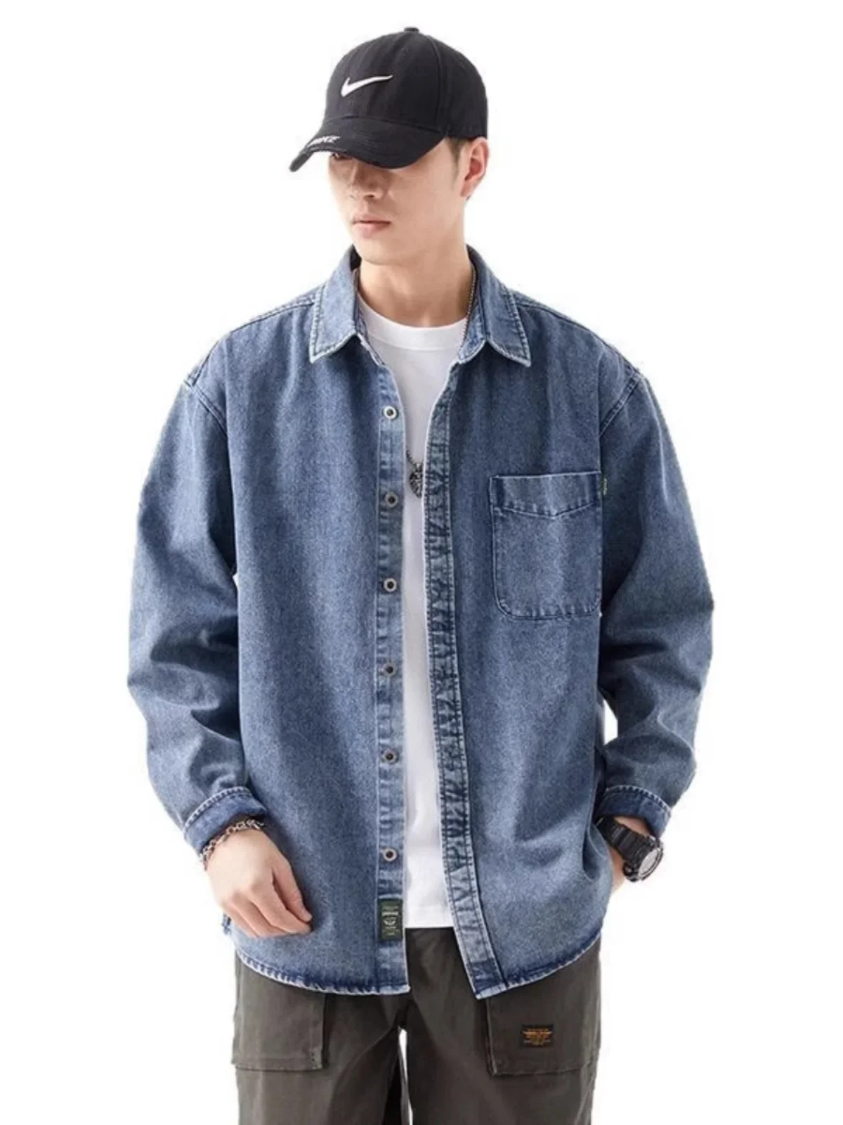 سترة سوداء من قماش الدنيم للرجال، لخريف وشتاء 2025 سترة جديدة كبيرة الحجم للرجال من قماش الدنيم