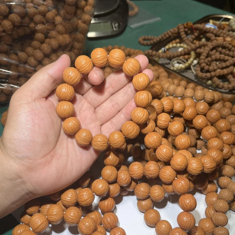 

Необработанный браслет из четырех видов знаменитых грибов, включая гриб Фэнъюй с двойным проколом и гриб Агарикс.