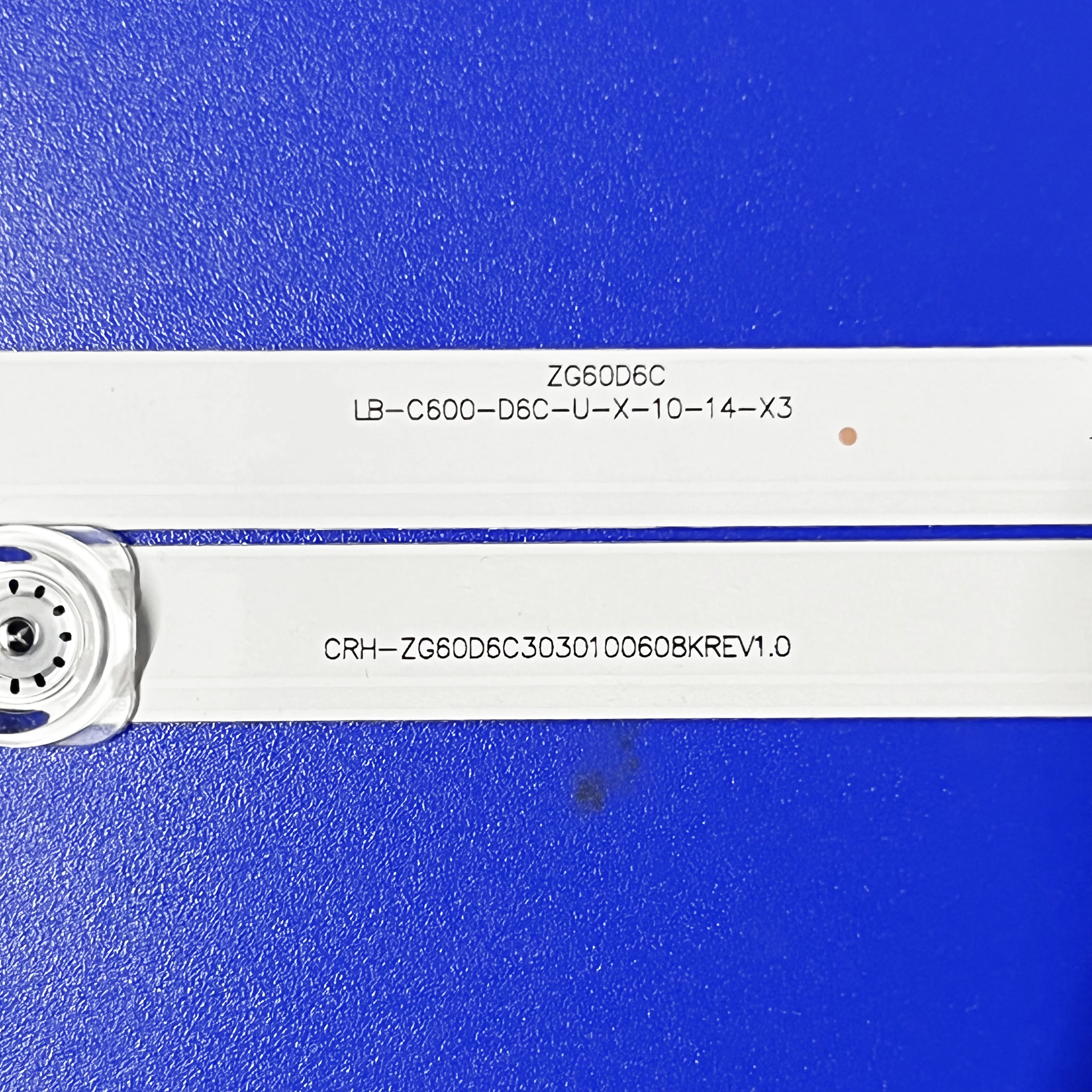 جديد LED CRH-ZG60D6C3030100608KREV1.0 ZG60D6C LB-C600-D6C-U-X-10-14-X3 JE601R3HB3FL Y150-L08-JA-2 ل 4T-C60CL2UR 4T-C60CL2-UR