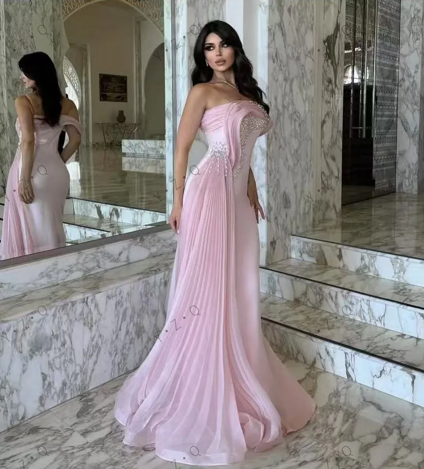 サウジアラビア プロムドレス ビーズ飾り プリーツ Aライン ピンク ストラップレス パーティードレス クリスタル アラビア フォーマルドレス オーバーレイプリーツ付き