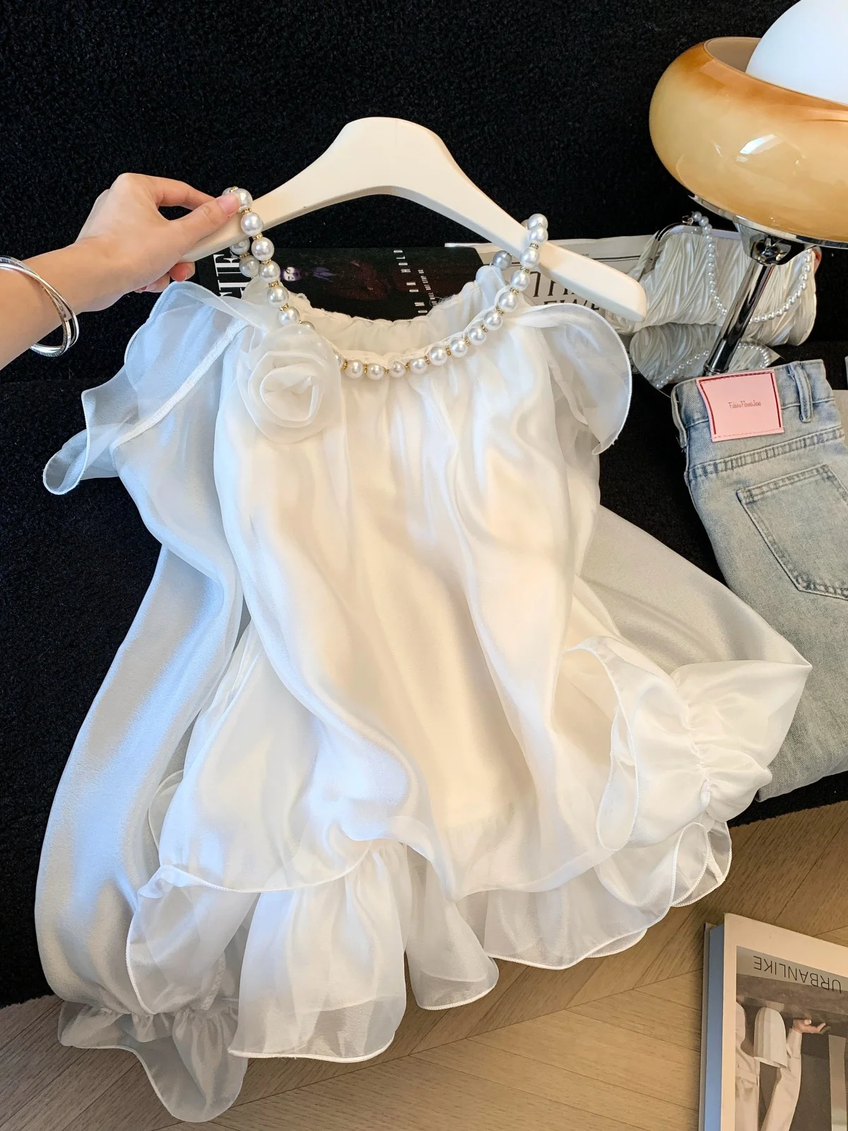 

Женская летняя туника с жемчужной цепочкой на шее, красивая блузка-рубашка в мягком стиле, белого цвета, оригинальный дизайн, с длинными рукавами