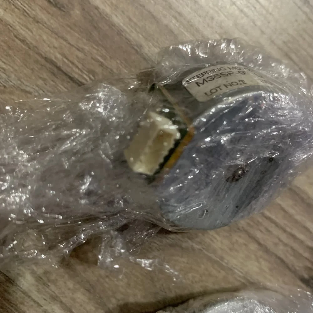 

1pcs. Scanner Stepping Motor for HP CLJ2820 2830 2840 3390 3392 M2727 M1522 CM2320 Q3948-60186 Q3066-60222 C6747-60005