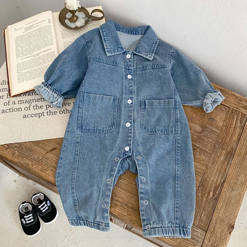 New autumn baby clothing, 0-3 year old male and female babies, denim teddy bear embroidered long sleeved jumpsuit, crawling suit