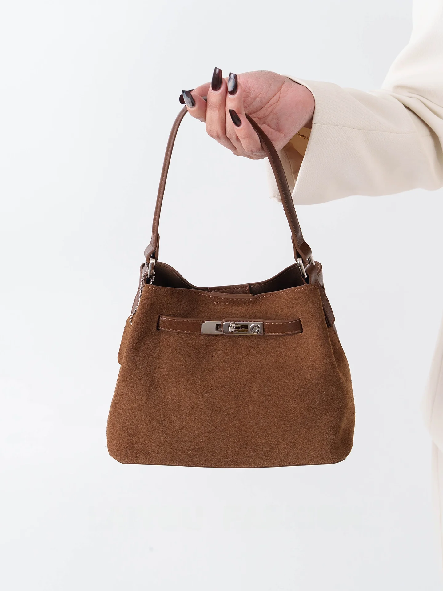 

Модная матовая кожаная сумка через плечо для женщин, новая модель 2025 года, стильная, универсальная, легкая, повседневная, с одним ремнем