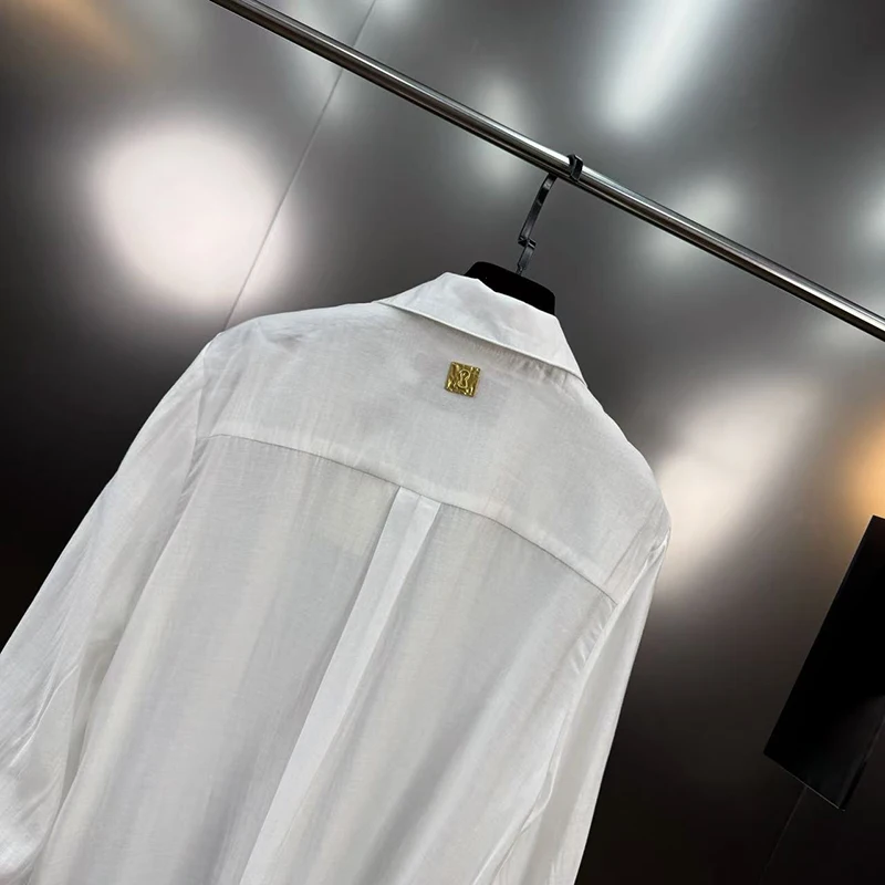 KBQ Solido Impiombato Fibbia In Metallo Camicie Casual Allentate per Le Donne Risvolto Manica Lunga Patchwork Pieghe Design Senso Camicetta Femminile Nuovo