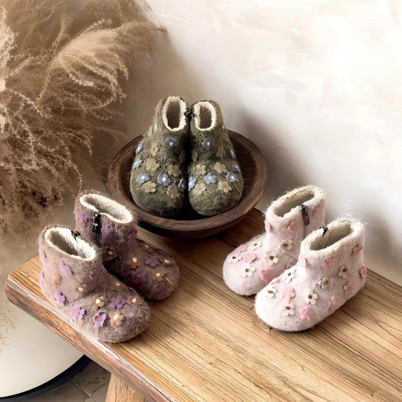 

Little Girls Soft Faux Shearling Leather Boots with Retro Flowers 2025 New Winter Kids Fleece Cotton Boots Non-slip School Shoes