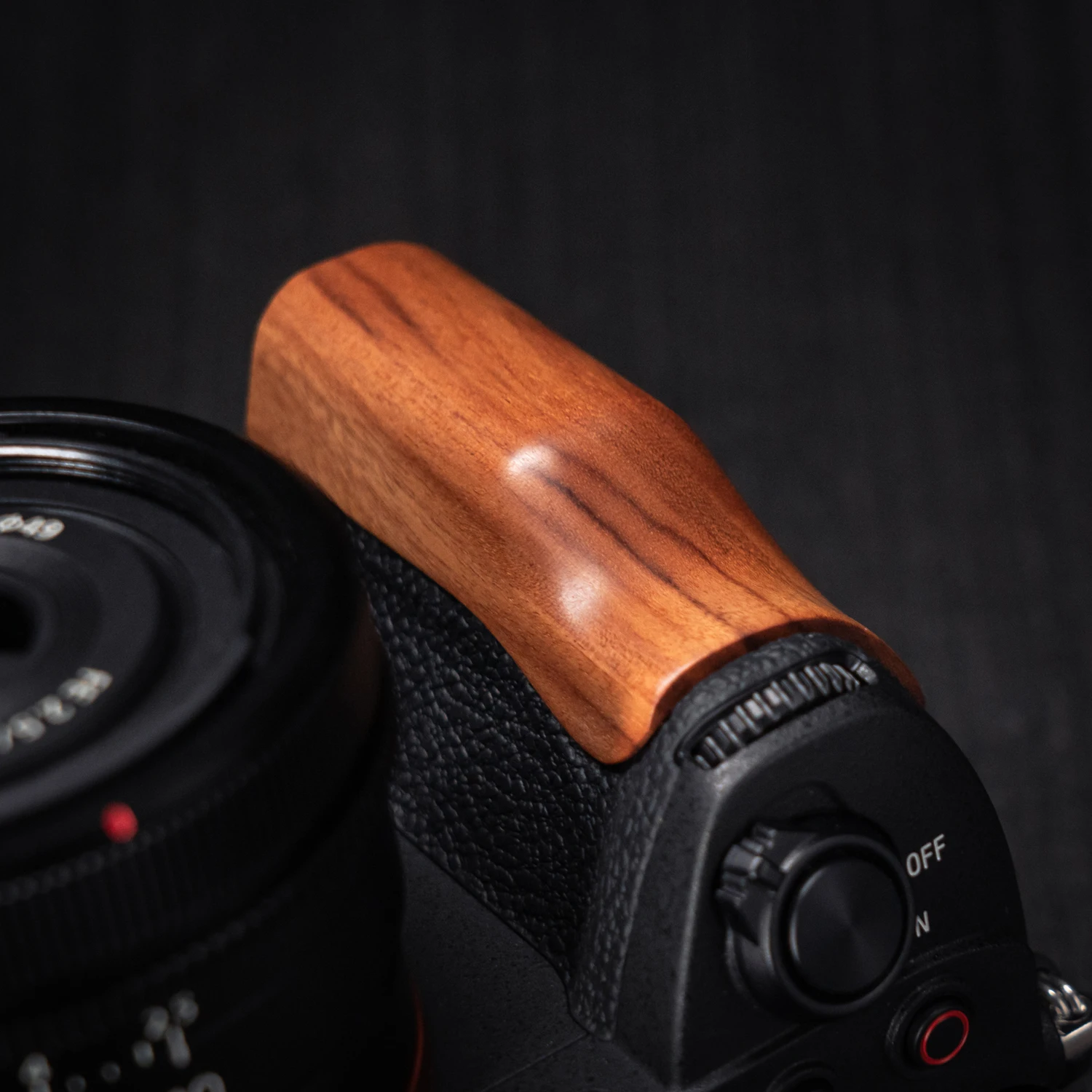 YUWOOD für Sony A7R5 / A7M4 Kamera-Cage mit Holzgriff und integrierter Schnellwechselplatte für Arca-Swiss Cage Rig Kit – Detail 32