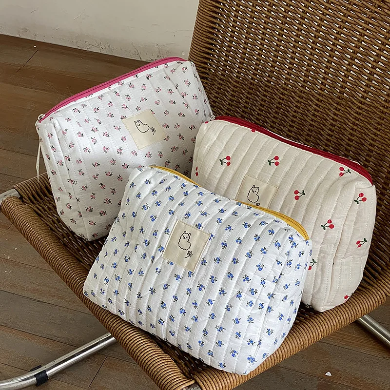 New Women Cosmetic Bags Fashion Floral Zipper Mom Bag Large Capacity Mommy Travel Bag Diapers and Sanitary Napkins Storage Bag