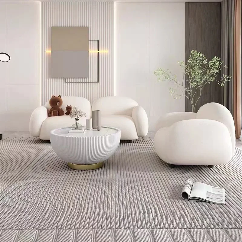 Simple and modern tofu cubes, a small double sofa in a clothing store