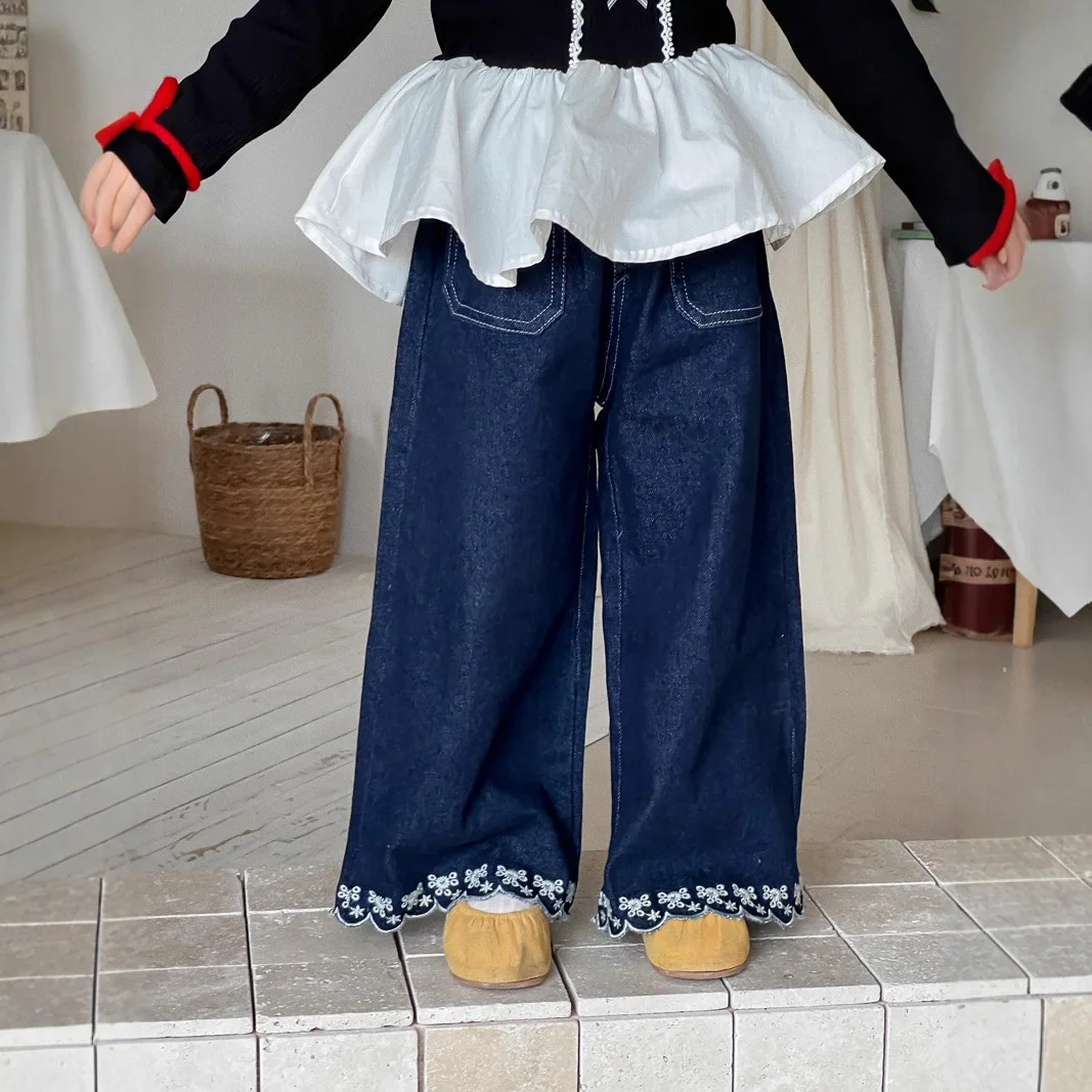 

2025 Autumn New Children Denim Trousers Girls Sweet Flower Embroidery Jeans Kids Casual Pants Baby Girl Loose Straight Pants