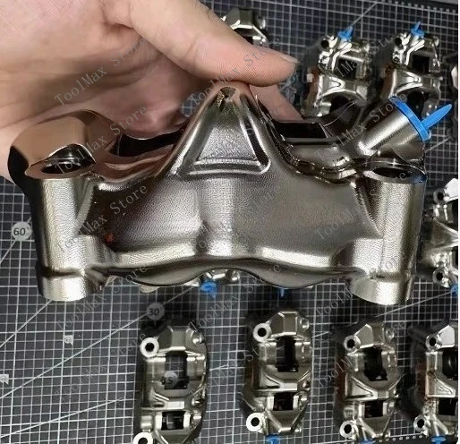Domestic electroplated nickel-silver GP4 big radial brake calipers (brake master cylinders) for large-displacement motorcycles.