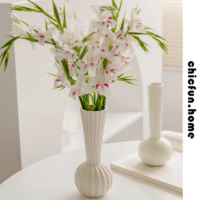 

Light luxury high sense ceramic hydroponics retro creative art niche white cream wind
