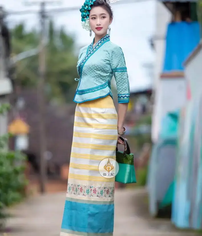 chinese Traditional Dai Clothing For Women Including Sleeved Skirts Slim Fitting and Minimalist Work Clothes