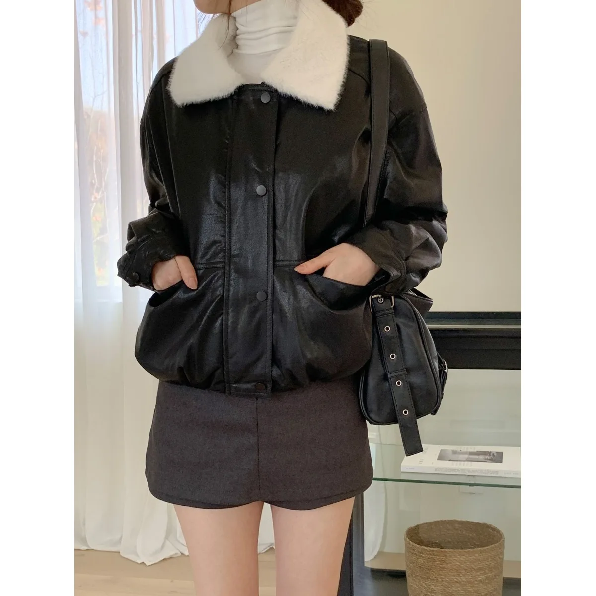 

Winter Warm Fashion Motorcycle Jacket Short PU Leather Coat with Fleece Collar Thickened Short Outerwear Women's Style