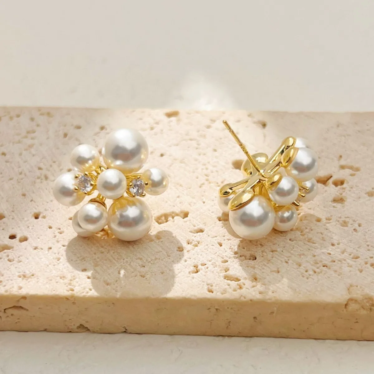 New baby's breath pearl zircon earrings, fashionable and versatile earrings, light luxury style and high-end accessories