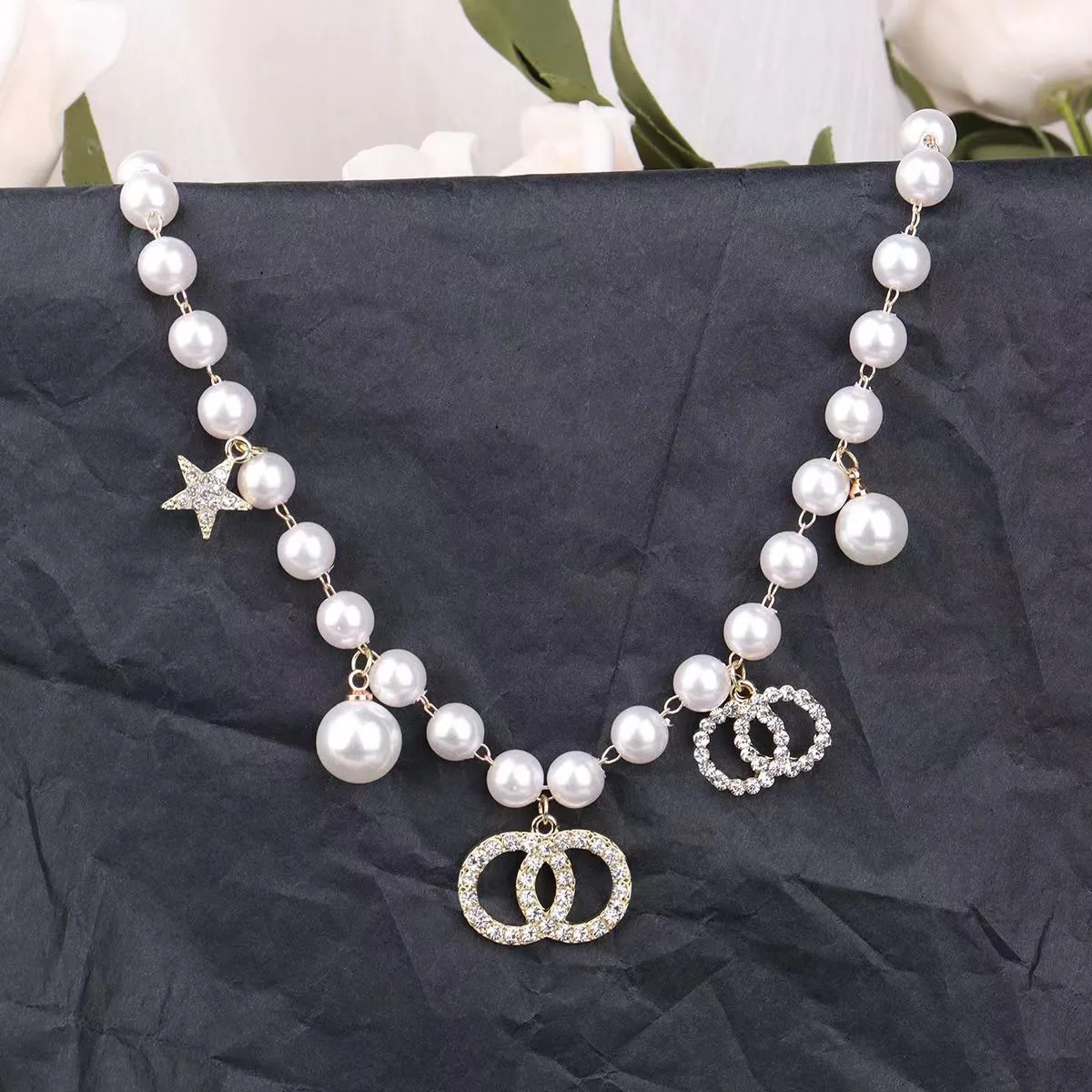 هذه القلادة الرجعية ذات النمط الأوروبي والأمريكي متعددة الاستخدامات وبسيطة ونحيفة. إنها سلسلة الترقوة للنساء #2