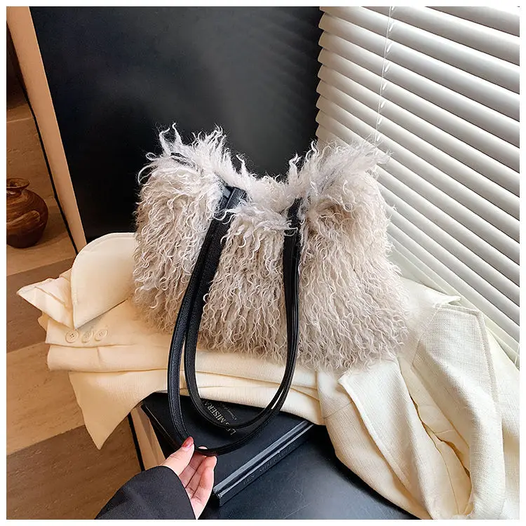

Handheld Large Capacity Plush Bag for Women Winter 2025 Fashion Stylish Plush Single Shoulder Bags