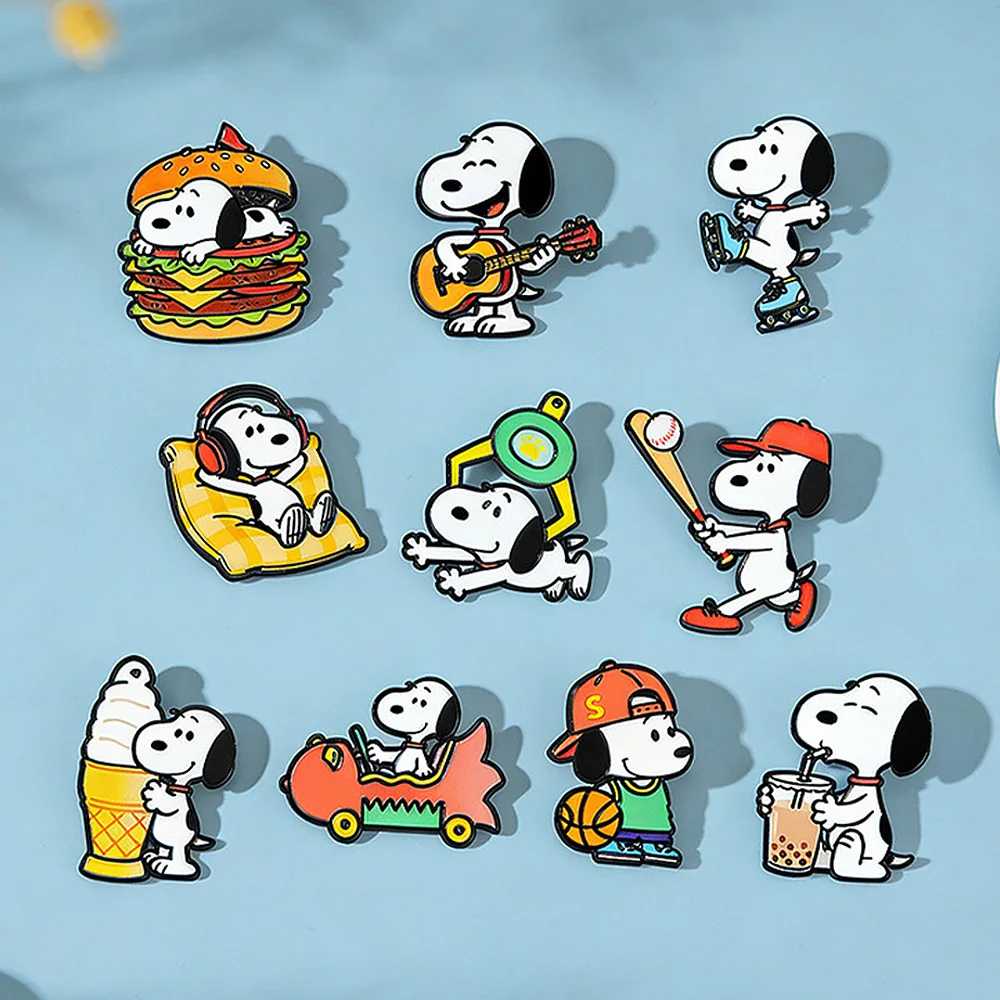 Conjunto de 10 Pins de Esmalte Snoopy Fofo, Broches de Cão de Desenho Animado Peanuts para Mochilas, Bolsas, Roupas, Crachás de Lapela, Presente de Joia para Fãs