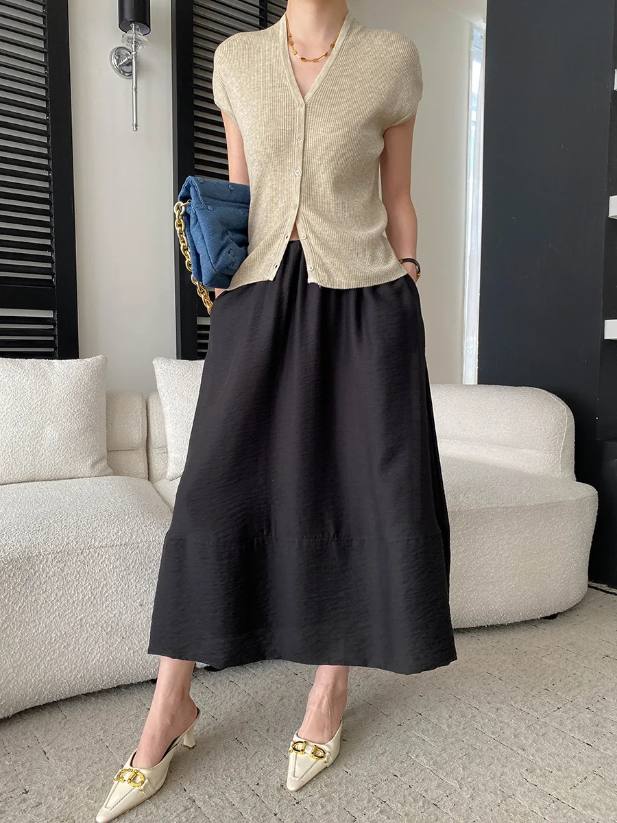 Sommerlicher Damen-Cardigan in unifarbenem, französischem Stil, V-Ausschnitt, figurbetonend, mit Taschen an den Schultern und gestrickten Ärmeln. – Detail 21