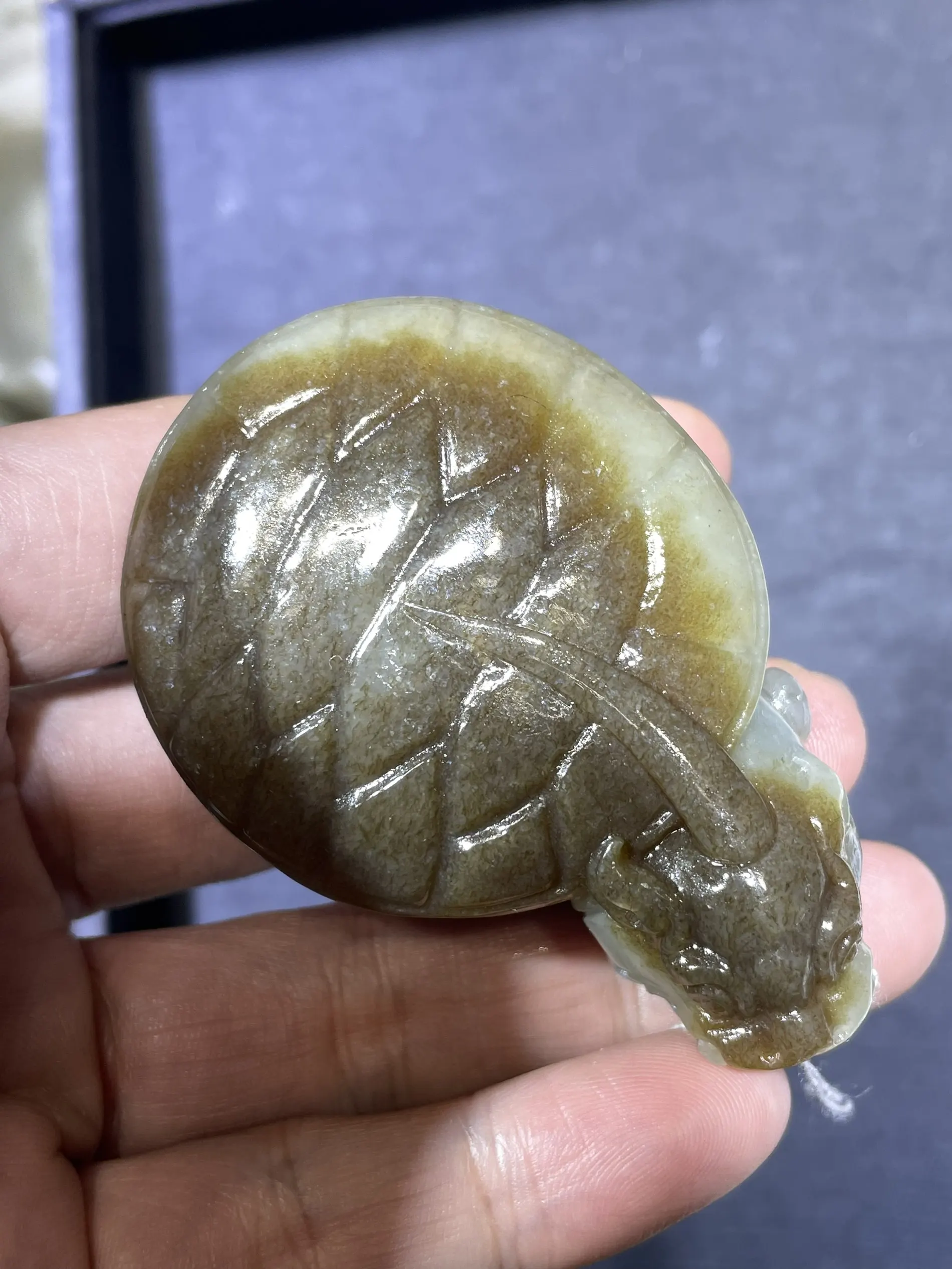 

AAA 1 PCS Treasure Chinese Vintage Hetian Old Jade turtles Totem Carving Amulet Timestown