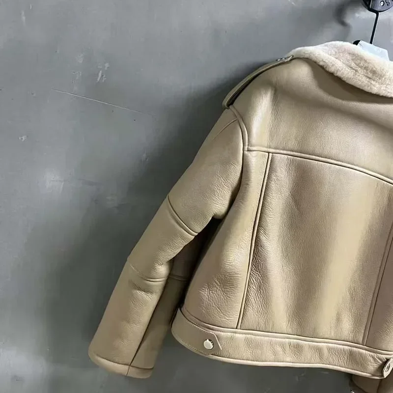 Manteau d'hiver pour femmes, Style Locomotive, veste courte en vraie fourrure de mouton avec col rabattu, épais et chaud, vêtements d'extérieur en fourrure de haute qualité