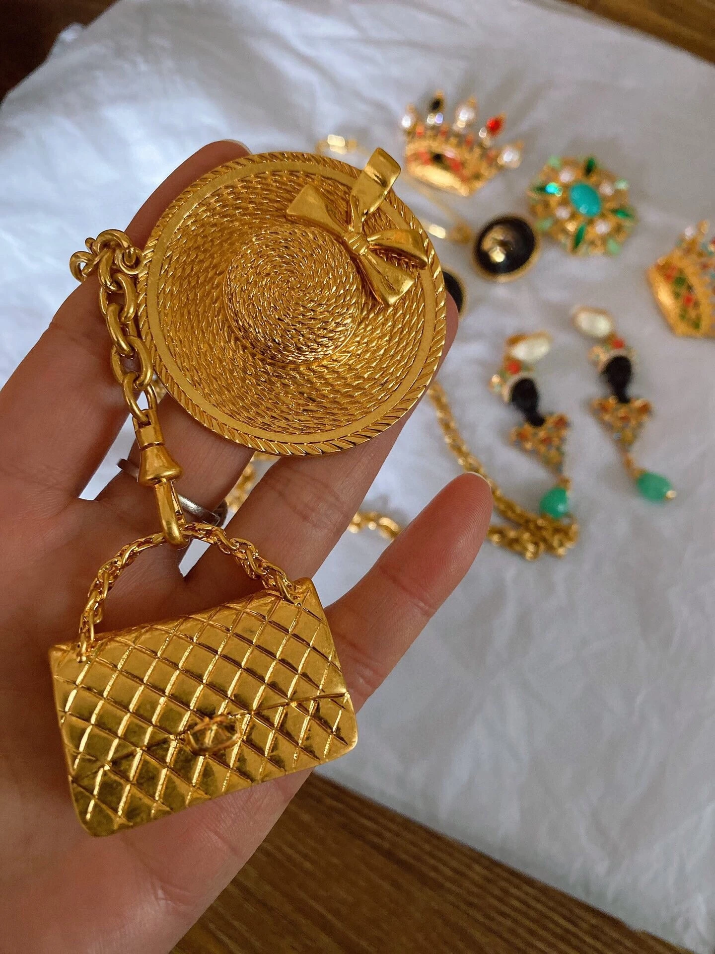 Corrente de cobre banhada a ouro, Design clássico