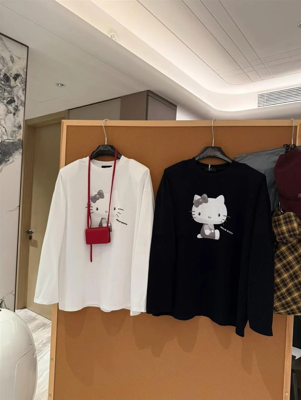 قميص نسائي طويل فضفاض بأكمام طويلة، تصميم جديد للخريف من دونغدا جيت، قميص كاجوال بكتف مبطن وياقة مستديرة وطول متوسط