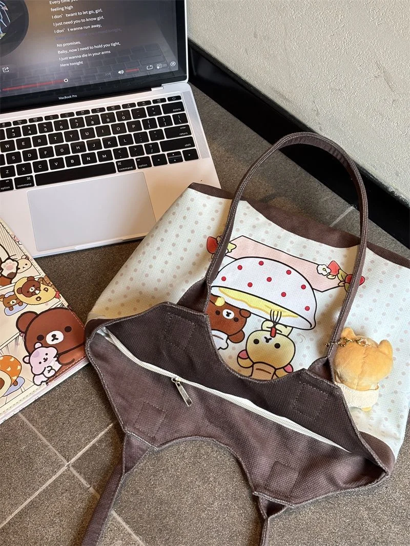 กระเป๋าผ้าแคนวาสสะพายไหล่ลายริลัคคุมะน่ารัก ขนาดใหญ่ จุของได้เยอะ เหมาะสำหรับใช้ในชีวิตประจำวัน นักเรียน นักศึกษา ใช้เดินทาง ของขวัญสไตล์ญี่ปุ่น