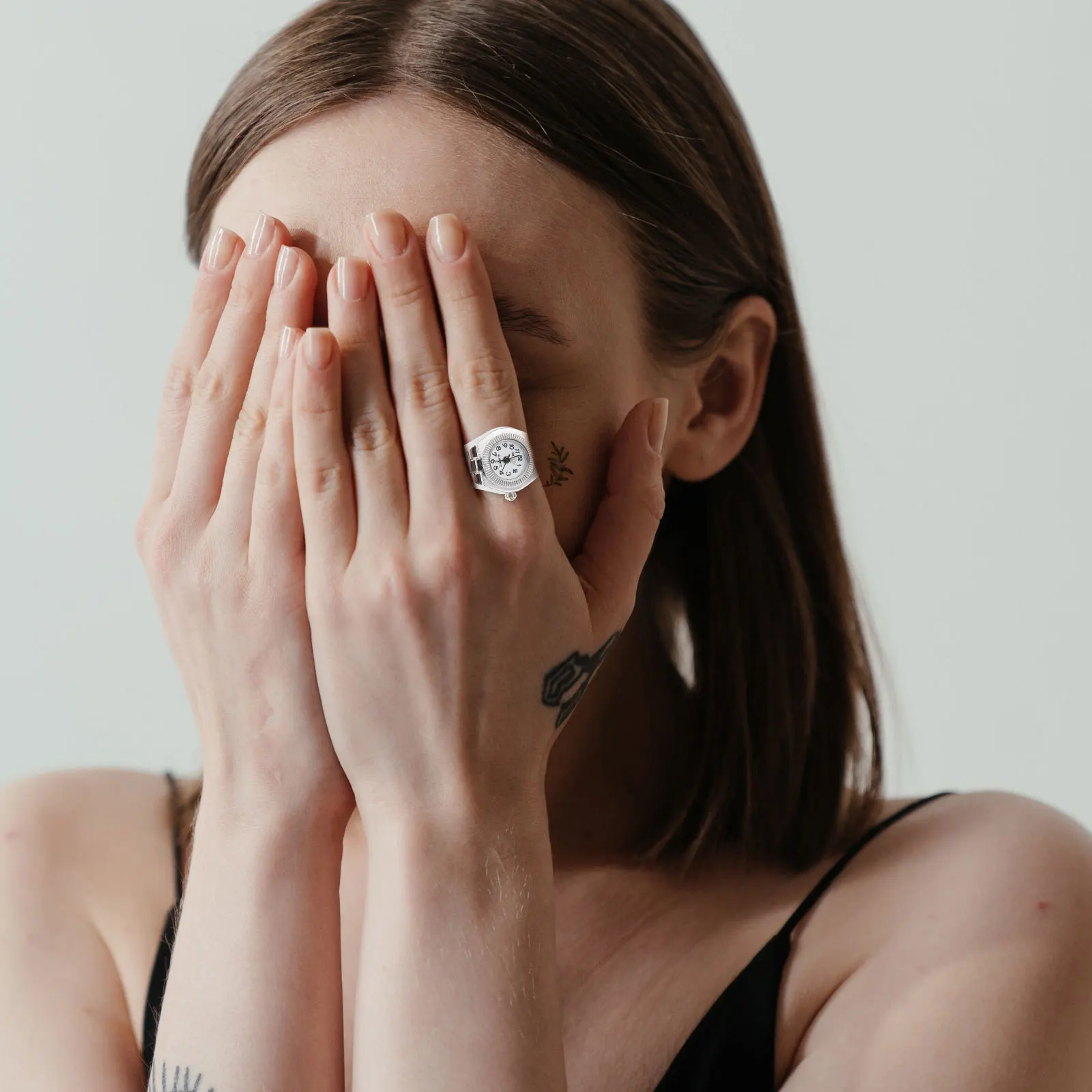 

1pc Women Finger Casual Round Quartz Watch Quartz Ring Watch Elegant Round Finger Watches For Party Dating Gift