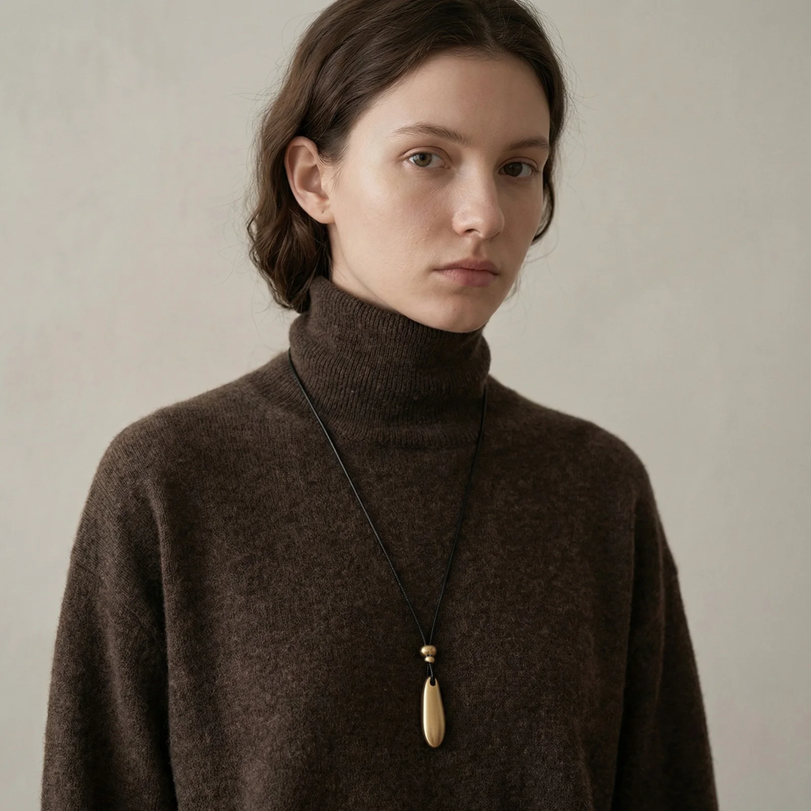 

Minimalist Frosted Teardrop Pendant Necklace for Women, Black Leather Rope Necklace, Adjustable Long Sweater Chain Neck Jewelry