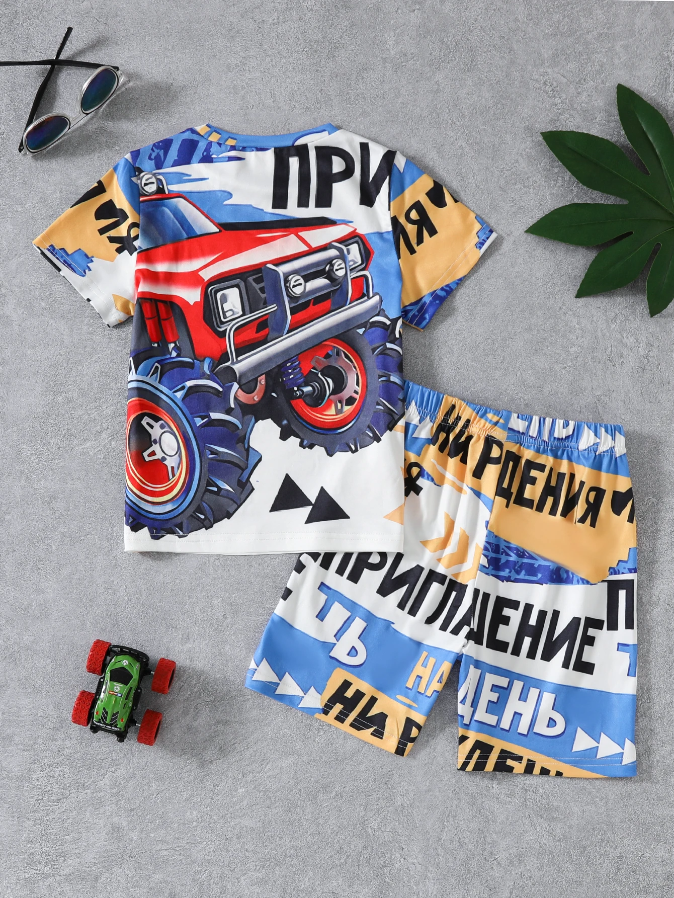 Boys 2-piece Pajama Set Cartoon Truck Graffiti Letter Print Crew Neck Short Sleeve T-shirt + Matching Shorts Comfy Loungewear