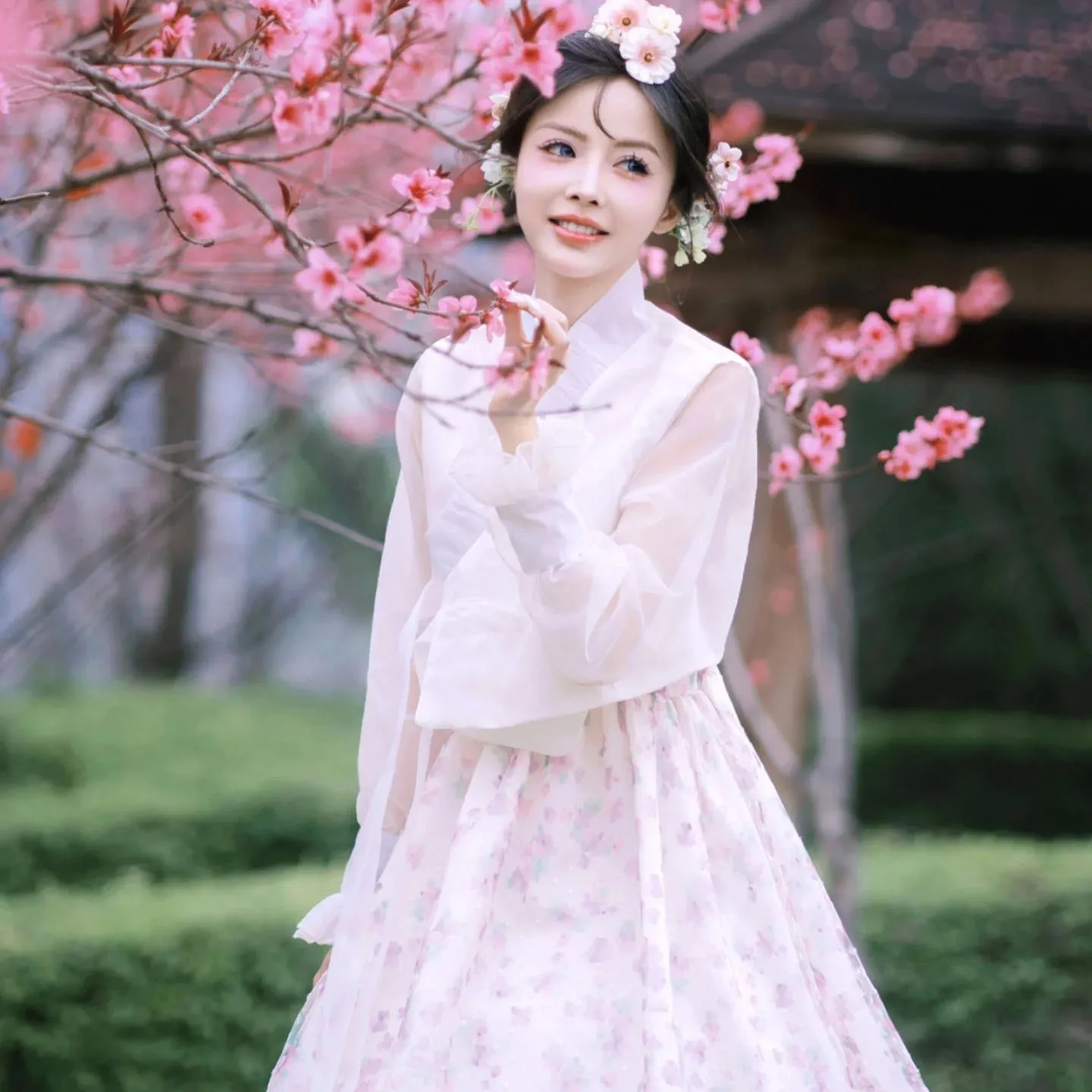 Hanbok Korean Traditional Dress Women's High-end Floral Long-sleeved Genuine Court Long Dress