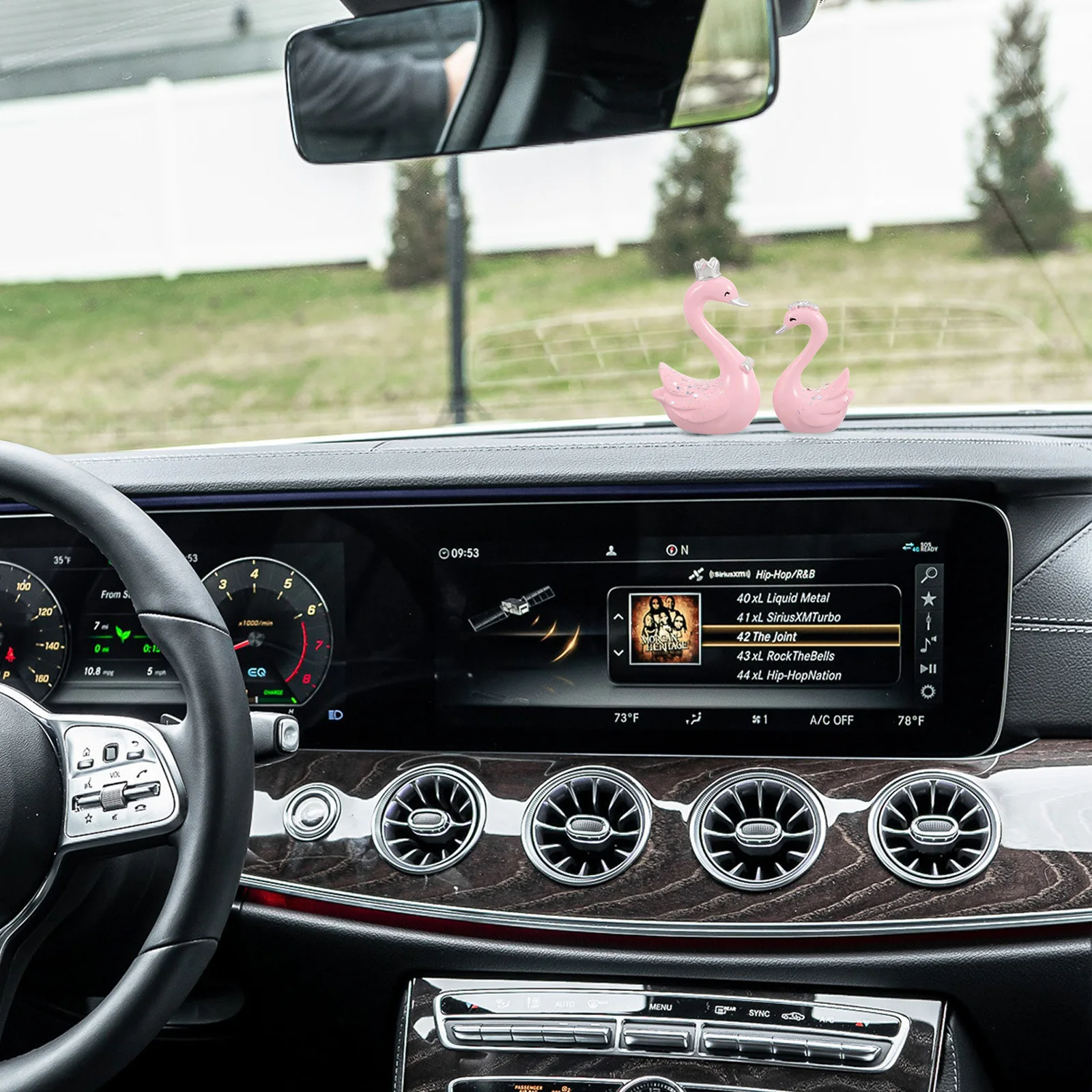 

2Pcs Resin Swan Statue Lightweight Ecofriendly Craft for Wedding Birthday Holiday Decoration Resin Swan Adornment