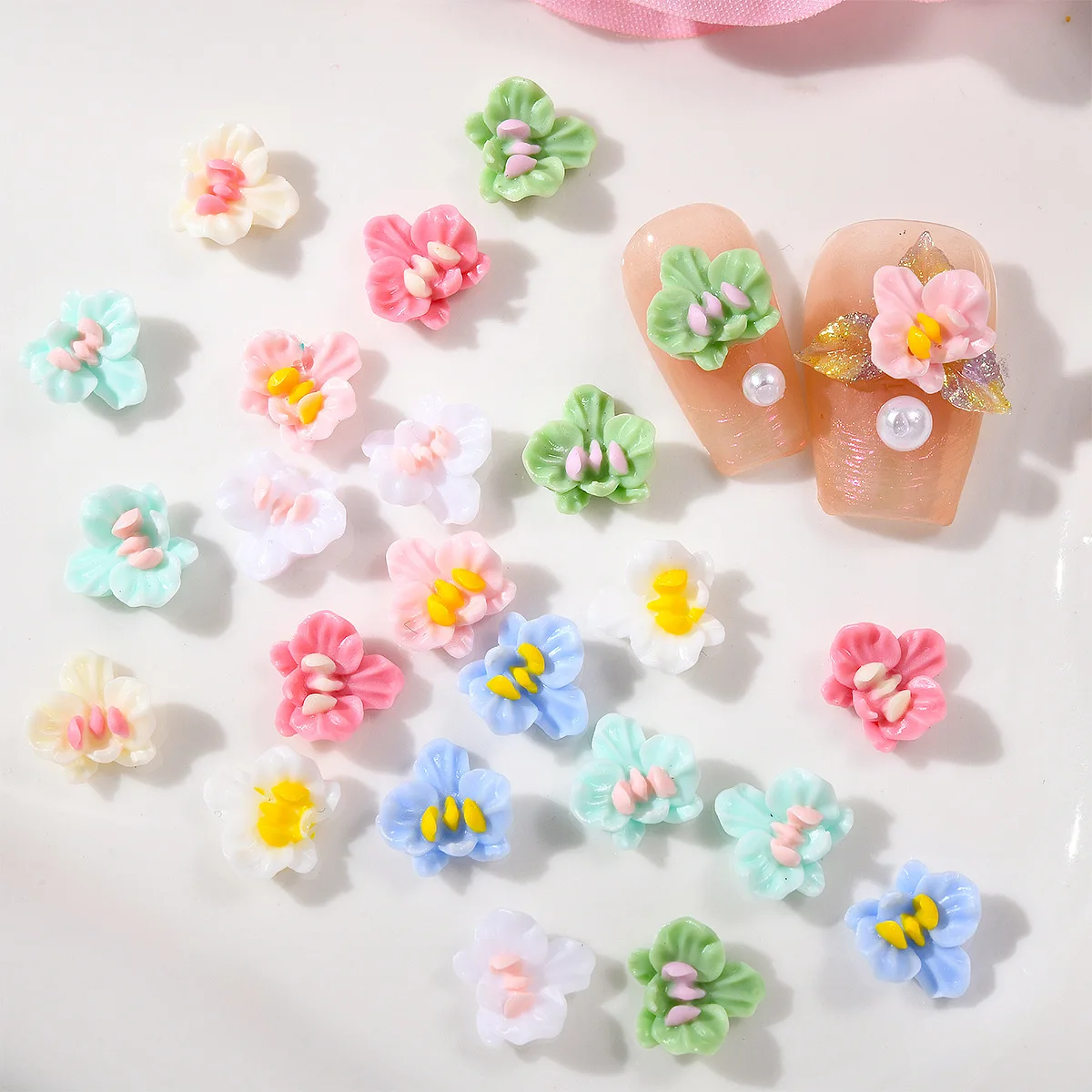 50 stücke Harz Leuchtende Bunte Blume Form Nail art Schmuck Haarnadel Ohrringe Handy Fall Material Diy Dekoration Zubehör