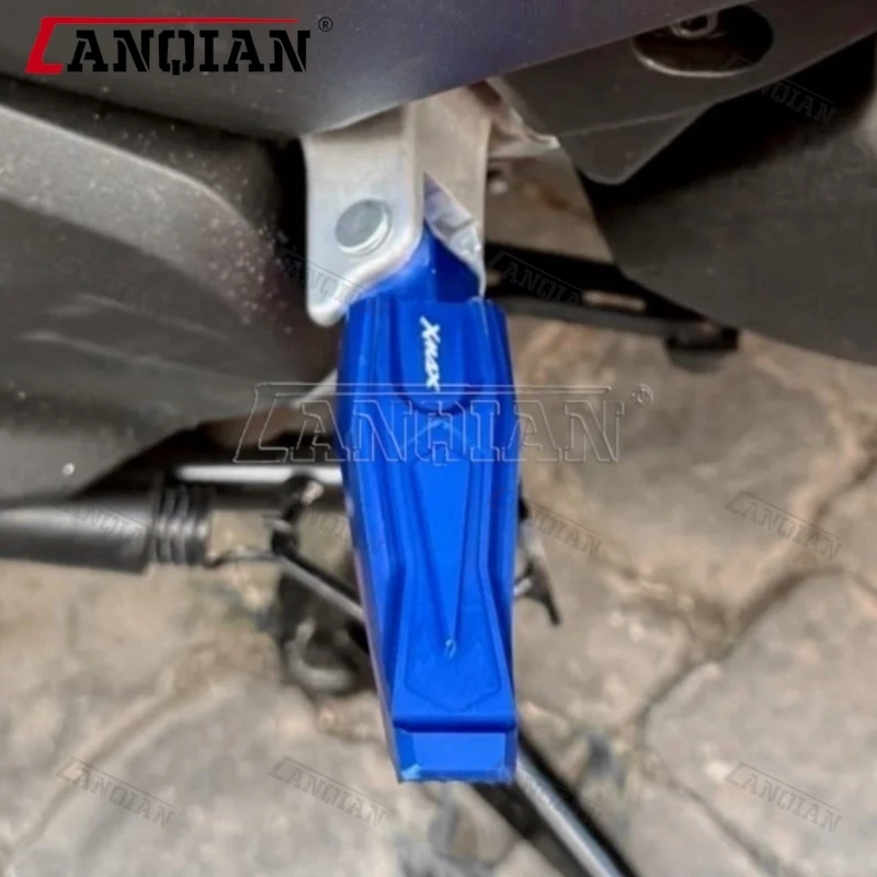 

For Yamaha XMAX 125 250 300 400 2018-2025 2026 X MAX 300 X-MAX 125 XMAX 300 XMAX 400 CNC Passenger Footrests Rear Foot Peg Pedal