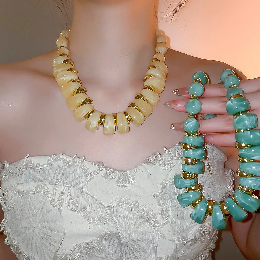 Trendy Resin Geometric Beads Acrylic Chokers Necklaces Popular Vintage Smudging Resin Necklace Massive Neck Chain for Women