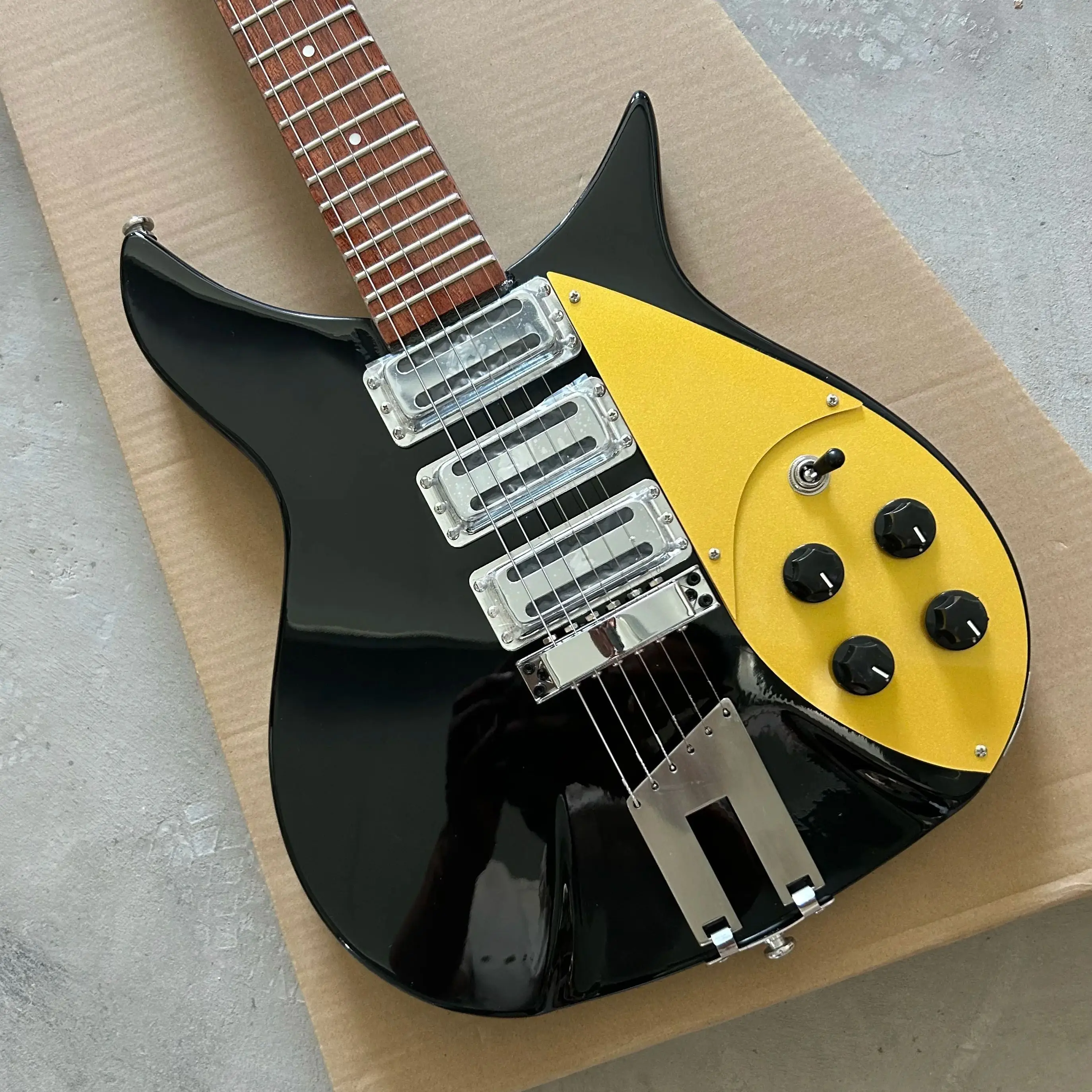 

Электрогитара типа 325, золотая защитная пластина, оптом и в розницу.