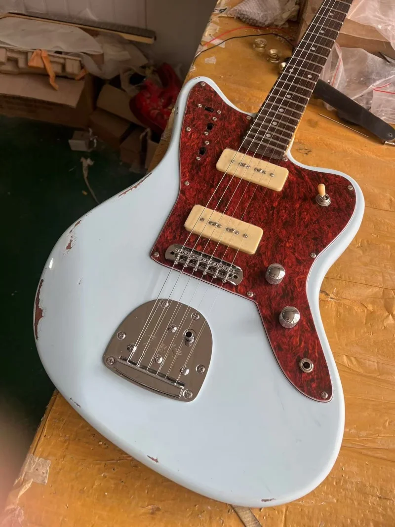 

High quality 6-string electric guitar，Rosewood fingerboard，Red sunflower pickpocket，Alder body,Handmade relic body，Free delivery