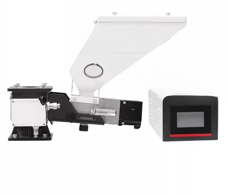 Processing and carrying into monochrome plastic metering master machine, metering master mixer