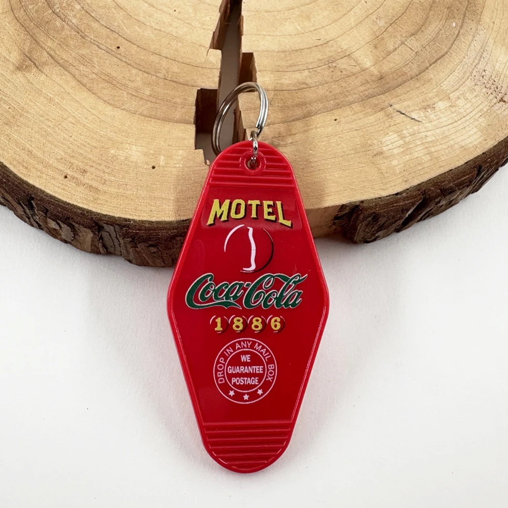 الأحمر الرجعية الأمريكية شرب الكولا في زجاجات 1886 المفاتيح الصودا موتيل حلقة رئيسية العلامة التجارية الإبداعية حقيبة قلادة الديكور