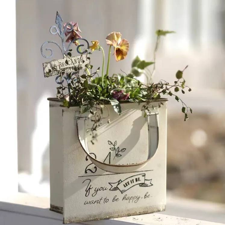 Iron Retro Handbag Shape Wall Mounted Flower Pot Home Furnishing Courtyard Garden Planting Decoration Metal Flowerpot Ornament