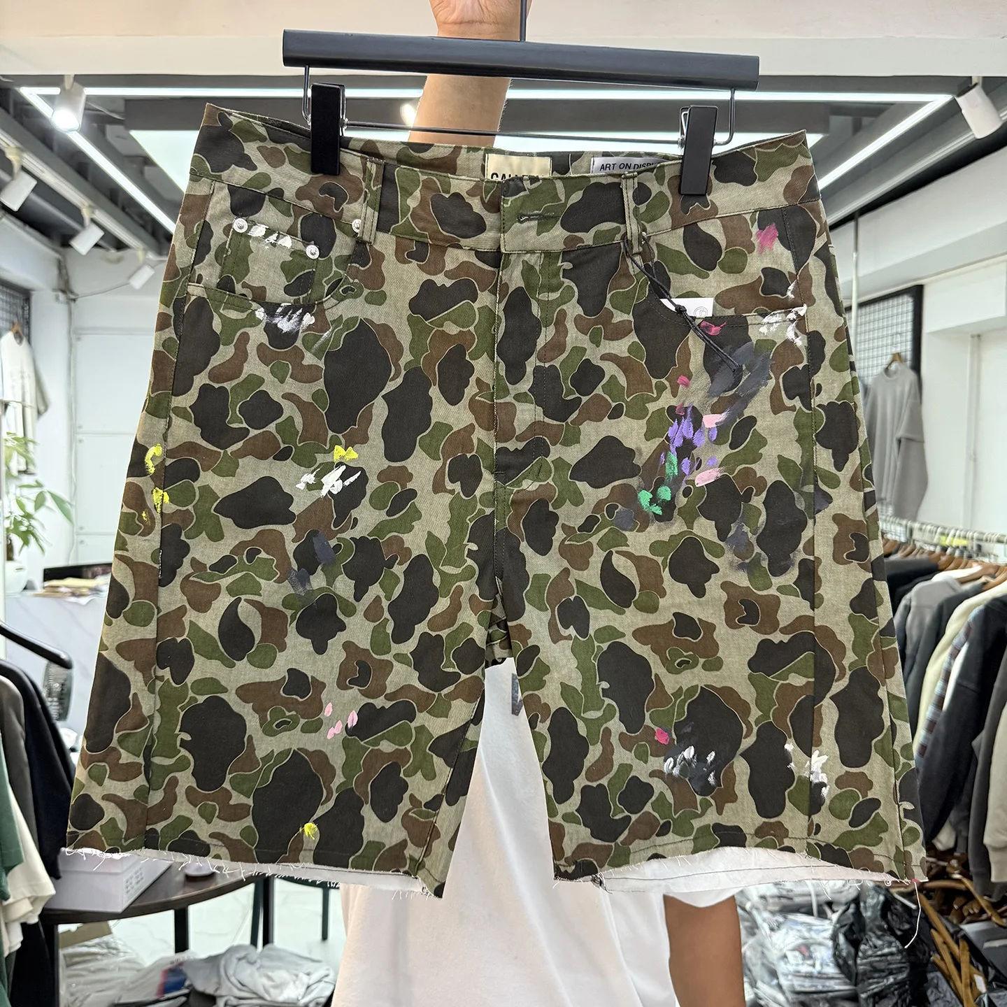 

Мужские повседневные камуфляжные шорты-карго свободного кроя с ручной росписью в американском стиле, высококачественные, модные, длиной до колена