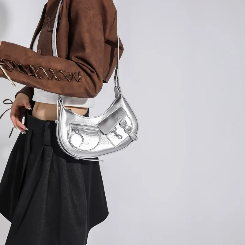 

Summer Premium Texture Crossbody Bag Women 2025 New Tide Silver Handsome Niche Chic Bess Bags Shoulder Punk Biker Bag