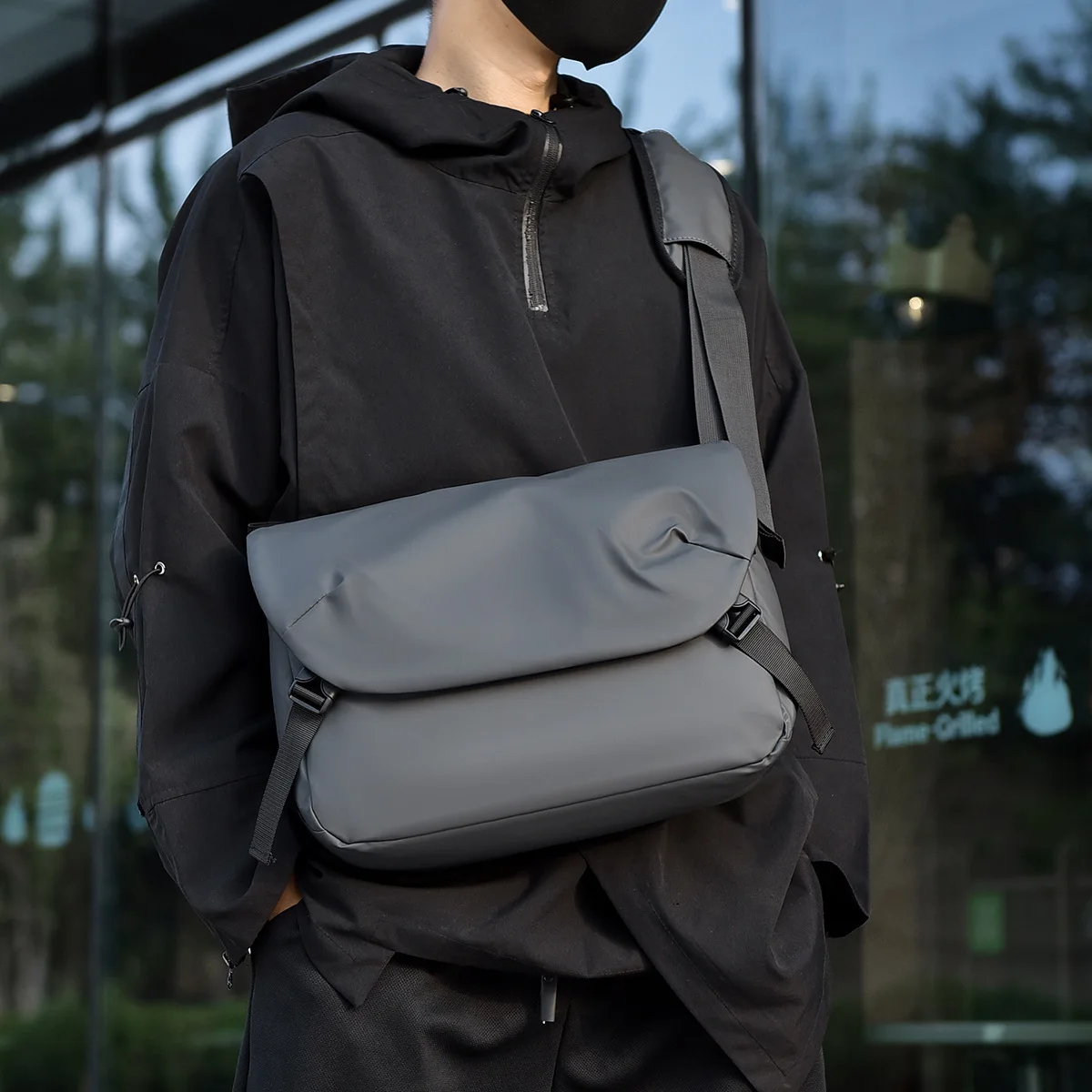 New Simple Men's Crossbody Bag, Multi-functional Casual Single-shoulder Bag, Water-resistant and Large-capacity Cycling Bag