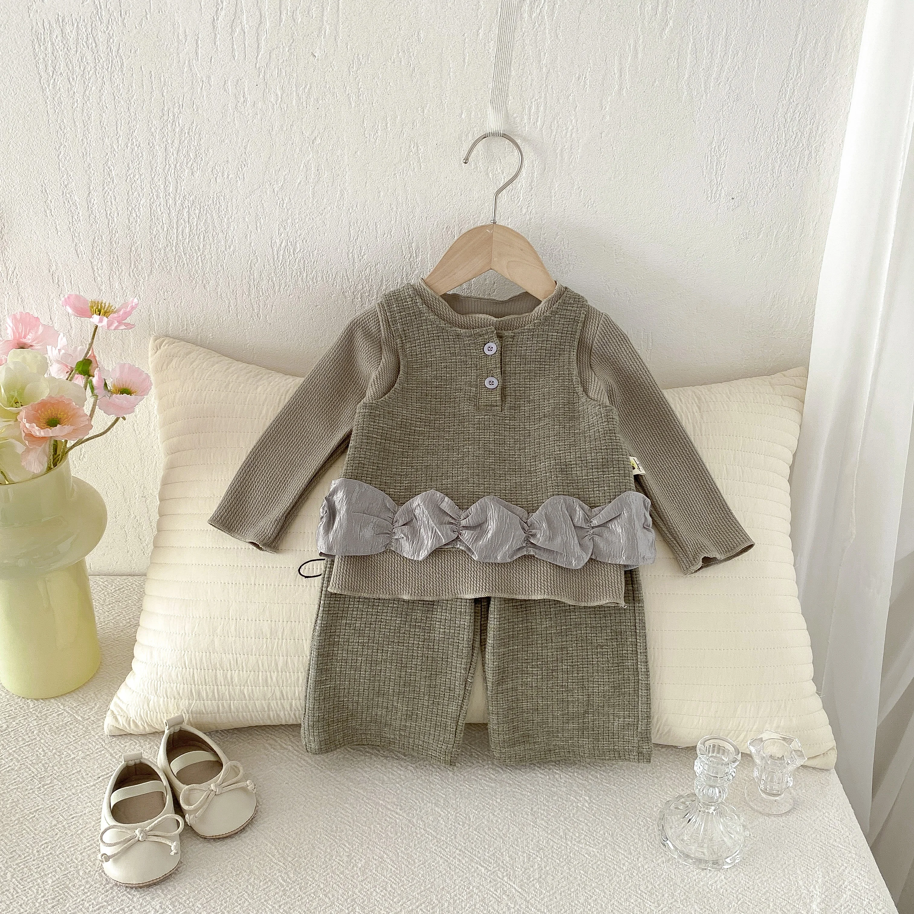 New Girls' baby Set, Soft and Cozy Korean-Style Long Sleeve Vest, Trendy Two-Piece Outfit for Spring and Autumn