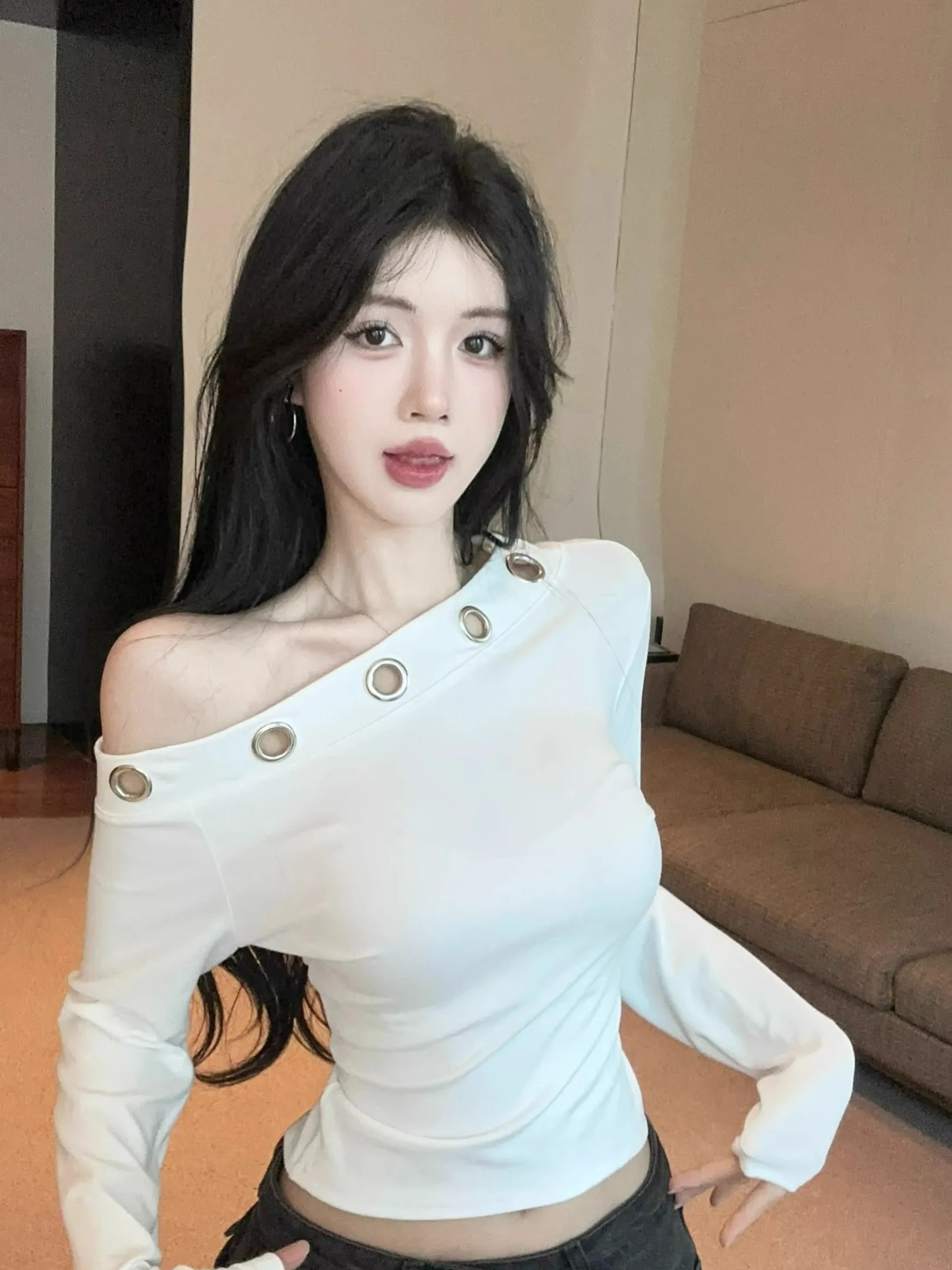 

Ретро-американская облегающая базовая рубашка с длинным рукавом и уникальным вырезом горловины для женщин, тренд ранней осени