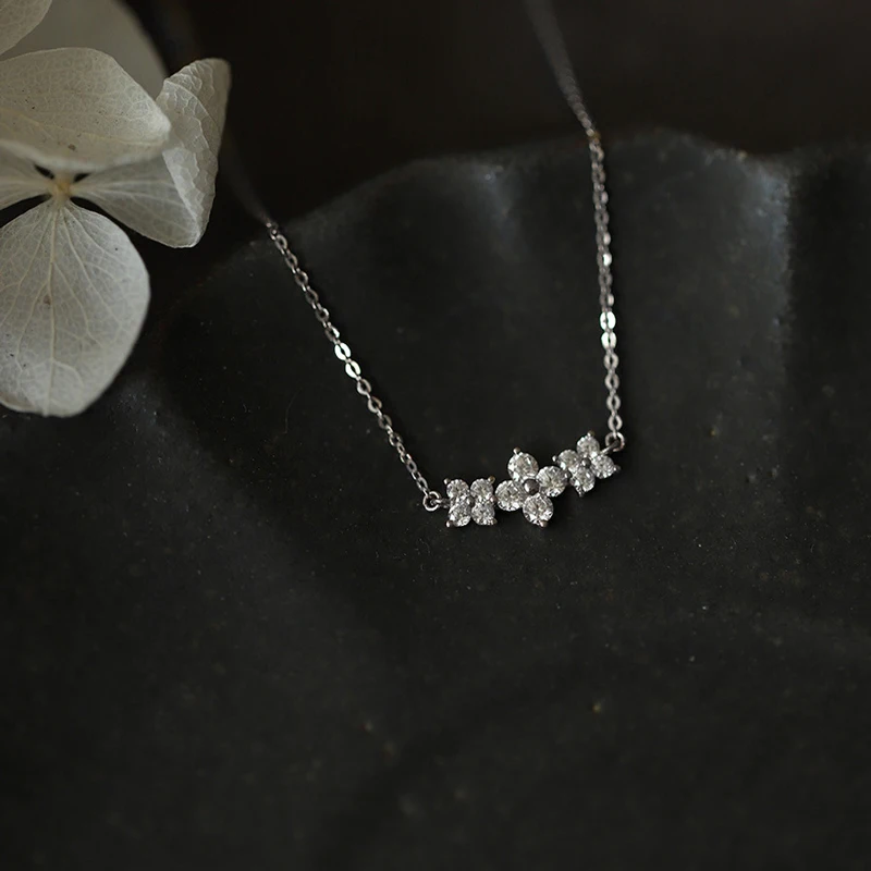 IOGOU D0.88CT 3mm&2.5mm Moissanite Diamond Clover Flower Pendant Necklace for Women Real 925 Silver Chain Jewelry Valentine Gift