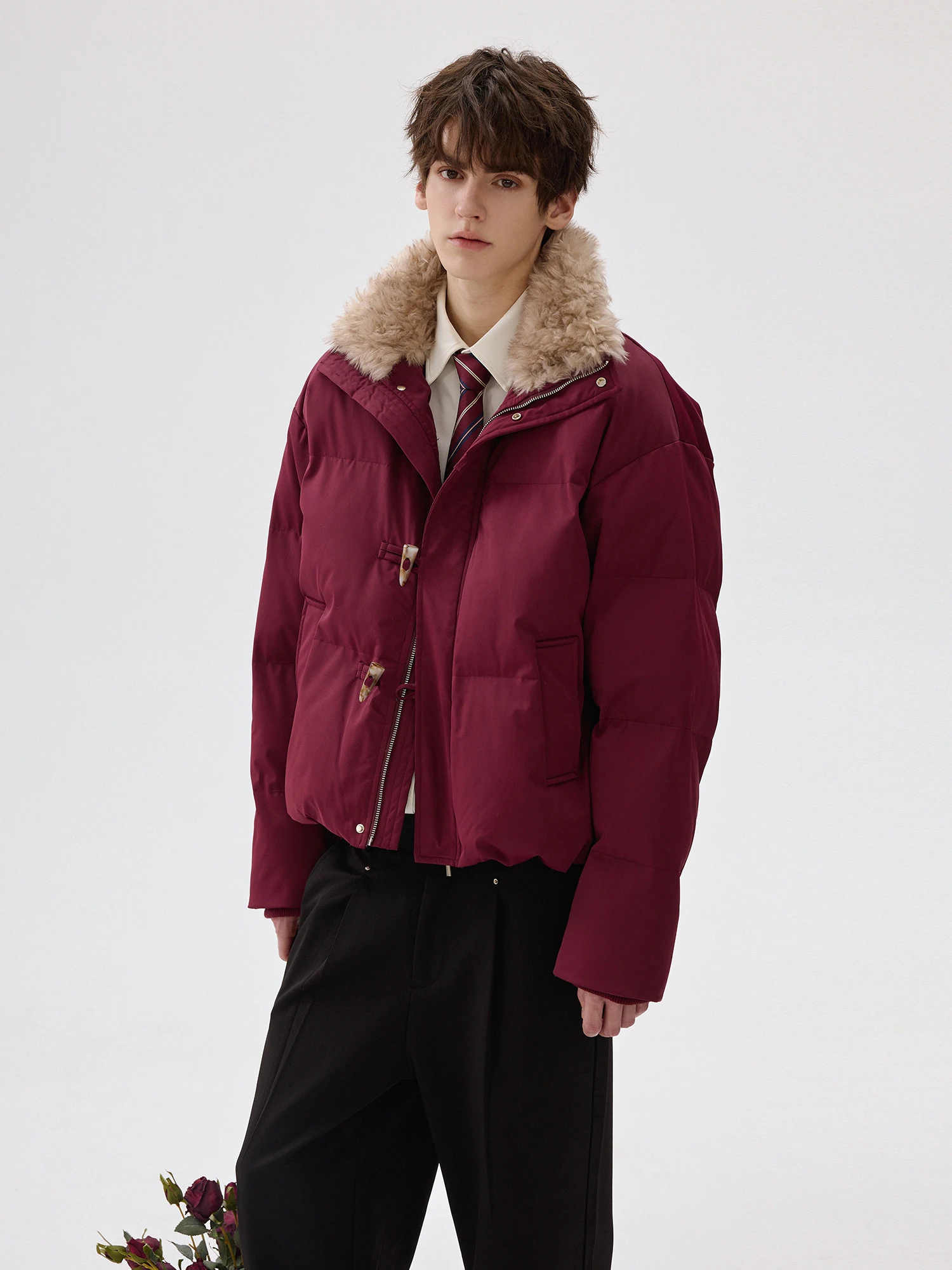 جديد خريف 2025 سترات رجالية راقية بأزرار على شكل قرن وياقة من الفرو الصناعي سترات سميكة دافئة للرجال بأكمام طويلة وطية صدر السترة معاطف وسيم