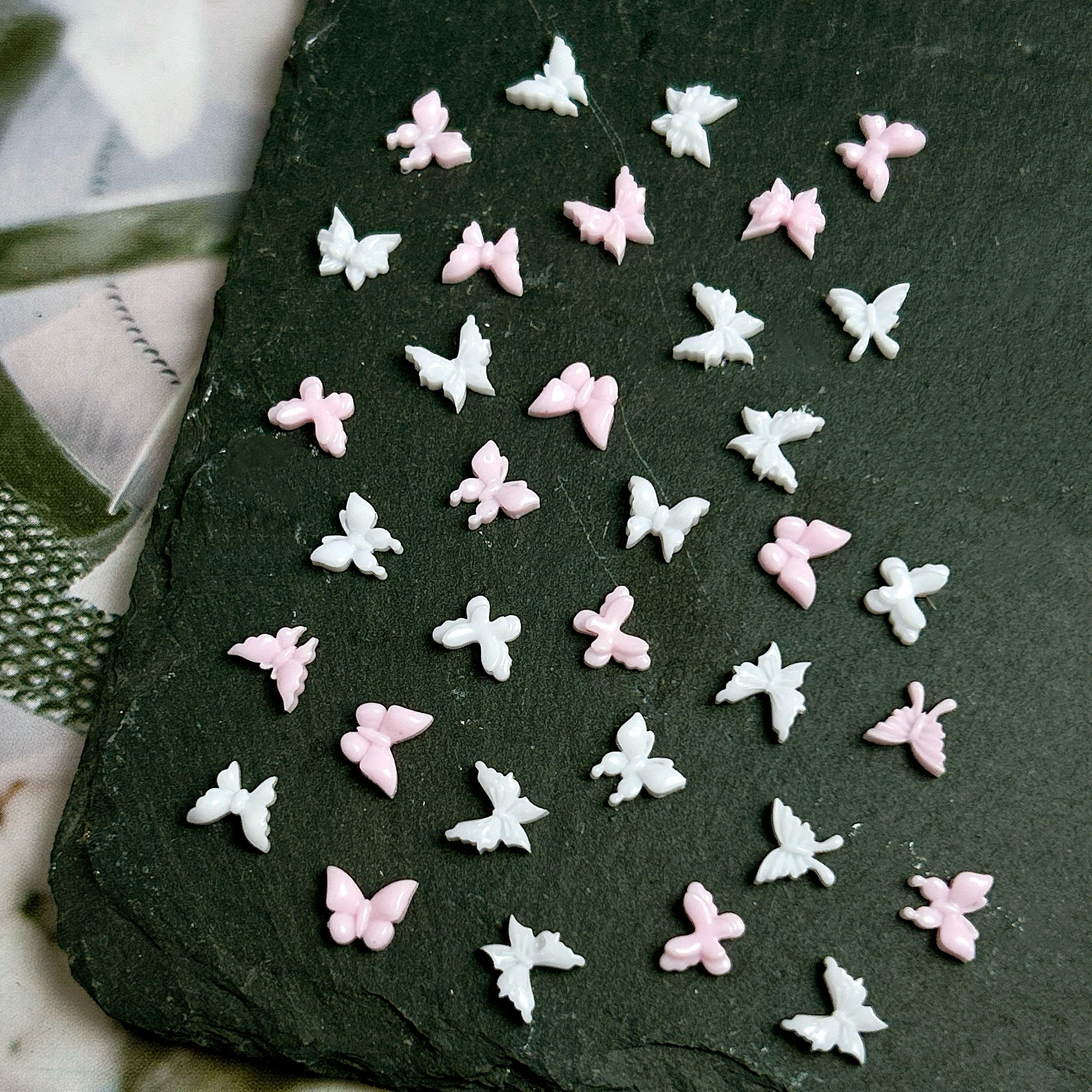 60PCS Mehrere Stil Mini Rosa Weiß Schmetterling Harz Nagel Charms 3D Süße Minimalistische Schmetterling Nail art Dekorationen DIY Nägel
